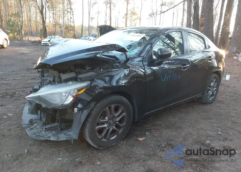 2019 Toyota Yaris Le z USA, uszkodzony, nr VIN 3MYDLBYV3KY507649